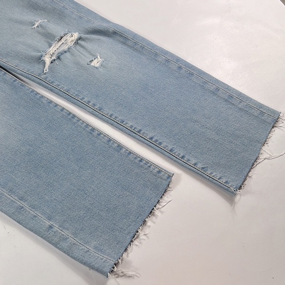 Levi’s Wedgie High Rise Distressed Staight Jeans - Picture 9 of 11